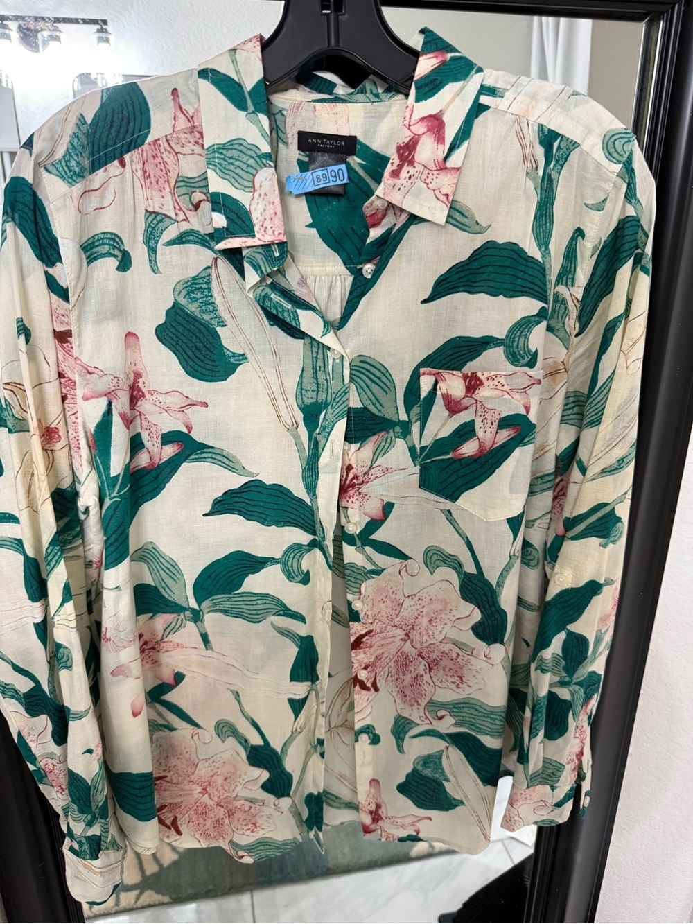 Anntaylor Women’s Green Floral Button-Up Shirt